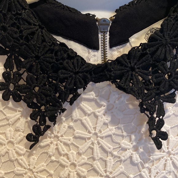 Anthropologie Sleeveless lace collar top - Picture 2 of 4